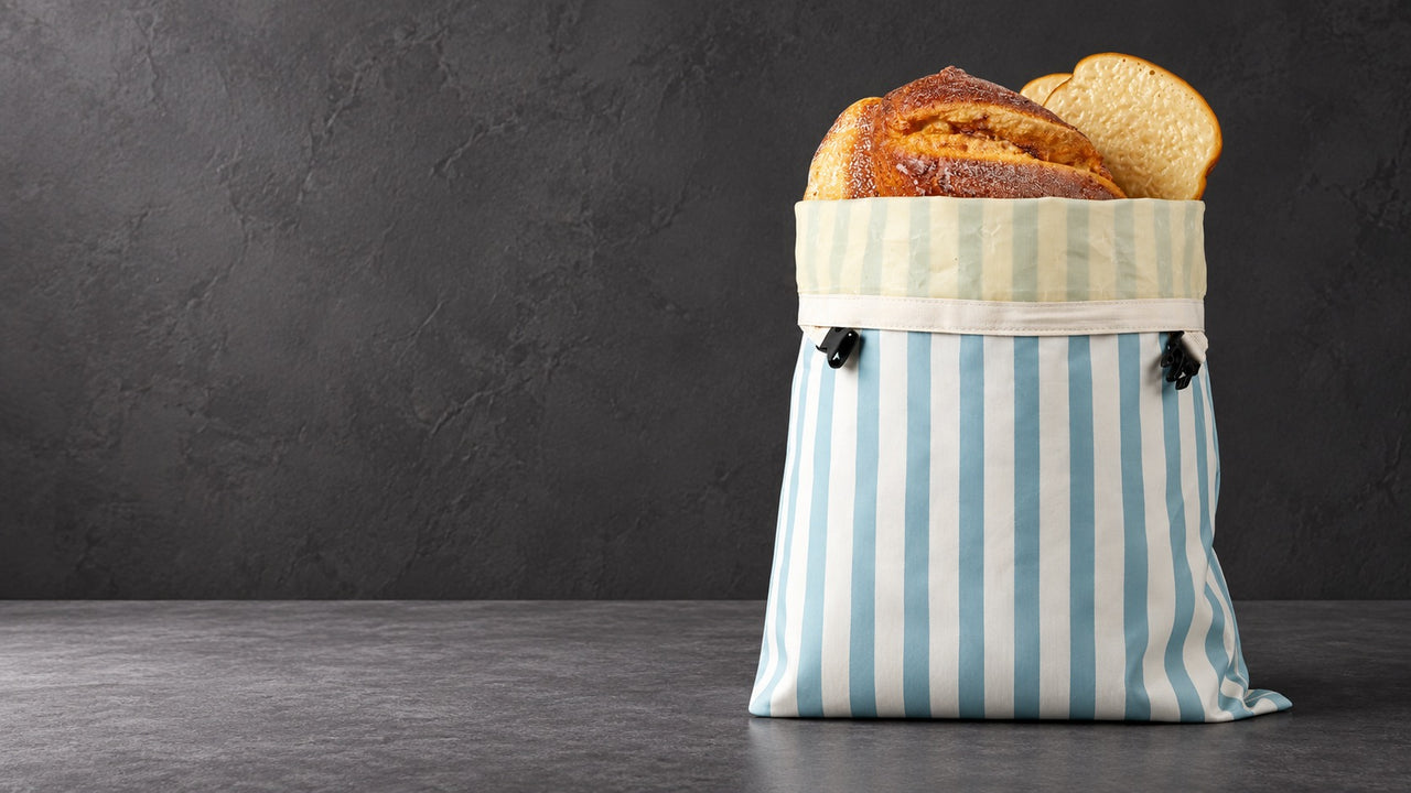 Bread bag cuff and side buckles against charcoal plaster